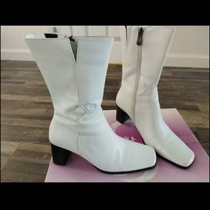 White leather bootie